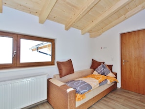 Apartment | 3 bedrooms, individually furnished, bed sheets