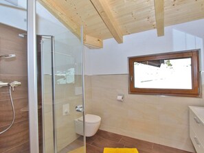 Apartment | Bathroom - Welcoming Apartment in Hollersbach im Pinzgau near Ski Area (Hollersbach im Pinzgau)