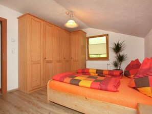 Apartment | 3 bedrooms, individually furnished, bed sheets - Welcoming Apartment in Hollersbach im Pinzgau near Ski Area (Hollersbach im Pinzgau)