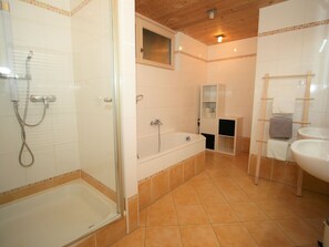 Bathroom | Bathtub, towels