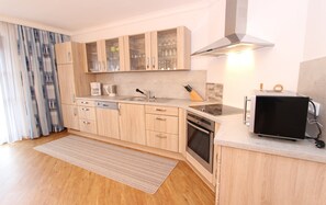 Apartment | Private kitchen | High chair - Holiday Flat Gastein Near Ski Slopes (Bad Hofgastein)