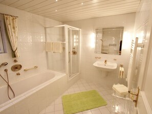 Apartment | Bathroom