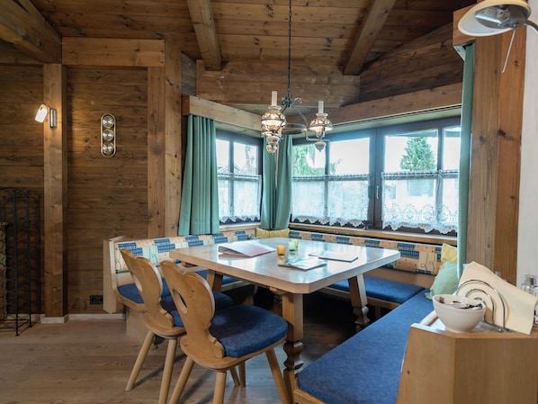 Apartment | Dining