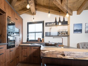 Ferienhaus | Eigene Küche | Wasserkocher mit Kaffee-/Teezubehör, Kühlschrank, Geschirrspüler