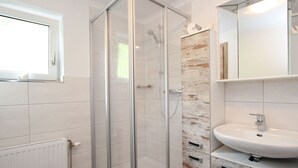 Apartment | Bathroom - Modern Apartment Near Ski Area in Salzburg (Hollersbach im Pinzgau)