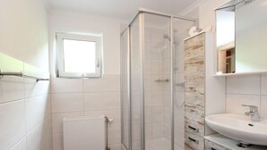 Apartment | Bathroom - Modern Apartment Near Ski Area in Salzburg (Hollersbach im Pinzgau)