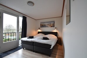 Casa | 4 quartos, individualmente mobiliados, ferros/tábuas de passar roupa