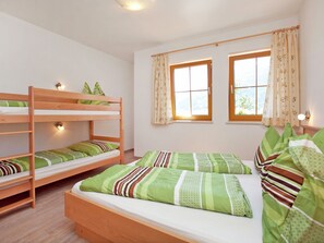 Hus | 4 sovrum, unika möbler och sängkläder