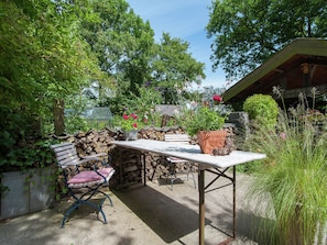 Apartment | Balcony - Lively Cabin near Forest in Bergen (Schoorl)