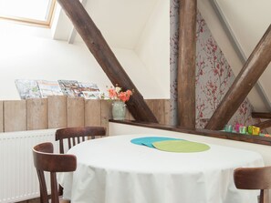Dining - Lively Cabin near Forest in Bergen (Schoorl)