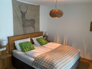 4 bedrooms, individually furnished - Ski In, Ski Out in Saalbach near Zell am See Xpress (Viehhofen)