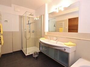 Apartment | Bathroom