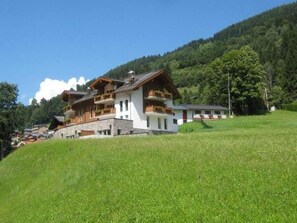 Apartment | Exterior - Ski In, Ski Out in Saalbach near Zell am See Xpress (Viehhofen)