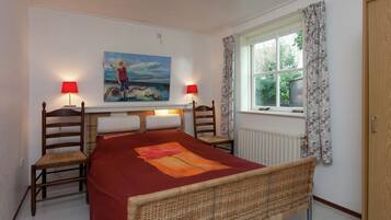 2 bedrooms, individually furnished, bed sheets