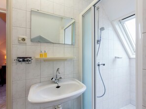Bathroom - Cottage in Nes-ameland Near Coastline (Nes)