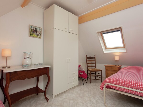 Cottage | 2 bedrooms, individually furnished, bed sheets