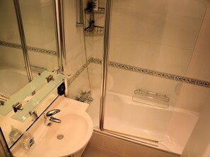 Căn hộ | Phòng tắm | Bồn tắm 