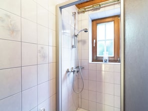 Apartment | Bathroom | Shower, towels