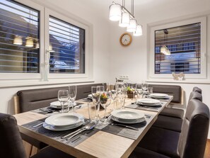 Dining - Cozy Apartment in Neukirchen am Großvenediger With Terrace (Neukirchen am Grossvenediger)