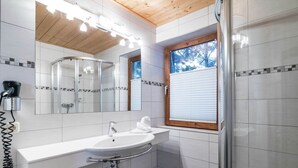 Chalet | Bathroom | Hair dryer - Lovely Chalet in Saalbach-hinterglemm With Sauna (Viehhofen)