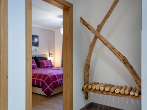 2 Schlafzimmer, Babybetten, Bettwäsche
