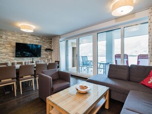 Apartment | Living room | DVD player