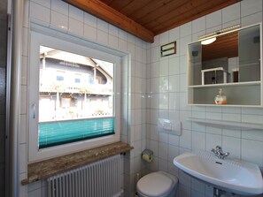 Bathroom - Luxury Apartment near Ski Area in Salzburg (Neukirchen am Grossvenediger)