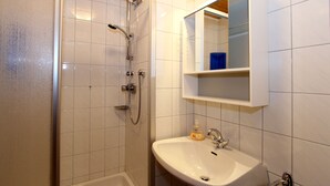 Apartment | Bathroom - Luxury Apartment near Ski Area in Salzburg (Neukirchen am Grossvenediger)