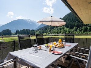 Balcony - Apartment in Neukirchen am Grossvenediger With Balcony (Neukirchen am Grossvenediger)