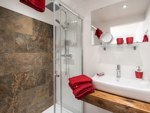 Bathroom - Apartment in Neukirchen am Grossvenediger With Balcony (Neukirchen am Grossvenediger)