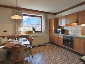 Fridge, microwave, oven, coffee/tea maker - Holiday Home in Neukirchen am Großvenediger near Ski Slope (Neukirchen am Grossvenediger)