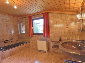 House | Bathroom | Combined shower/tub, towels - Holiday Home in Neukirchen am Großvenediger near Ski Slope (Neukirchen am Grossvenediger)