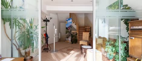 Apartment | Reception