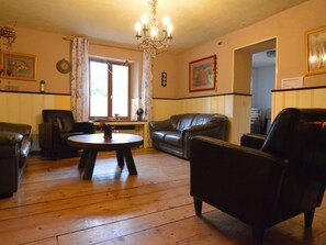 Living room - Spacious Holiday Home With Sauna in Celles-sur-plaine (Celles-sur-Plaine)