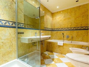 Bathroom - Cozy Apartment in Saalbach-hinterglemm With Sauna (Saalbach-Hinterglemm)