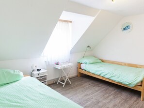 Hus | 4 sovrum, unika möbler och sängkläder