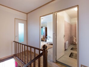 Cottage | 2 bedrooms, individually furnished, bed sheets - House With a Magnificent View Over the Surrounding, Wifi Included (La Lande-d'Airou)