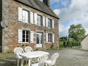 Cottage | Balcony - House With a Magnificent View Over the Surrounding, Wifi Included (La Lande-d'Airou)