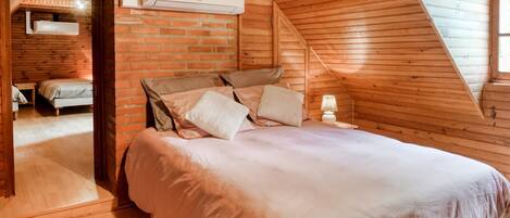 House | 4 bedrooms, individually furnished, iron/ironing board, bed sheets