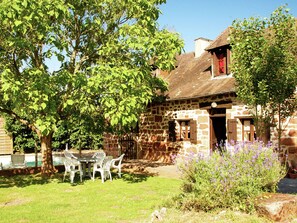 Exterior - Beautiful Holiday Home With Pool in Teillots (Teillots)