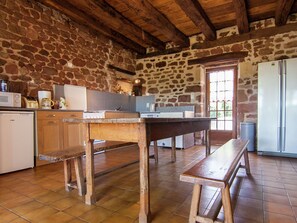 House | Dining - Beautiful Holiday Home With Pool in Teillots (Teillots)