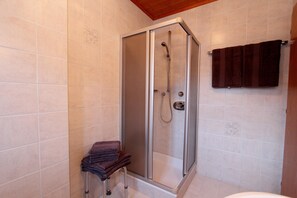 Apartment | Bathroom - Serene Cottage in Neukirchen am Großvenediger near Ski Area (Neukirchen am Grossvenediger)