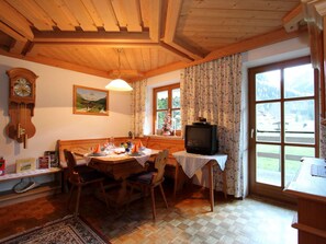 Apartment | Dining