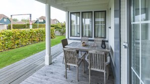 Unclassified image, 2 of 32, button - Detached Holiday Home in Wolphaartsdijk With a Small Park (Wolphaartsdijk)