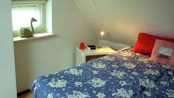 House | 2 bedrooms, individually furnished, bed sheets