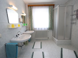 Bathroom - Peaceful Apartment in Radstadt Salzburg near Ski Area (Radstadt)