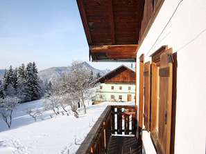 House | Balcony - Cosy Holiday Home in Salzburg With Garden and Mountain Views (Krispl)