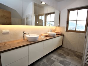 Bathroom - Modern Chalet With Garden in Salzburgerland / Near the Katschberg ski Area (Sankt Margarethen im Lungau)