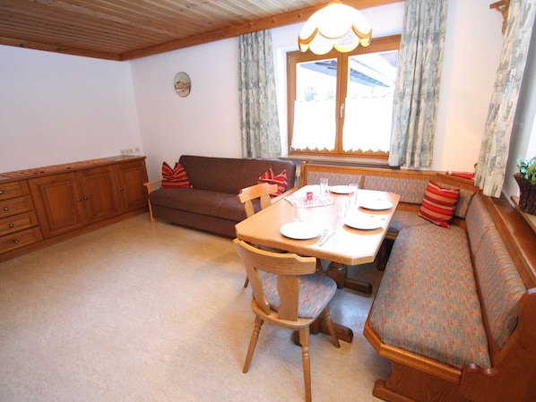 Apartment | Dining