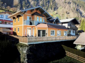 House | Exterior - Mansion in Goldegg Near Ski Lift (Goldegg)